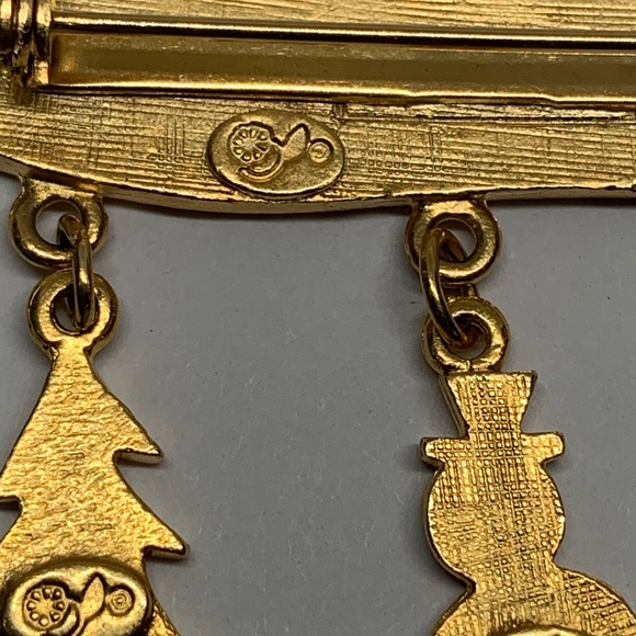 VTG Oops A Daisy Christmas Gold Tone Bar Pin Brooch With Charms - Picture 4 of 5